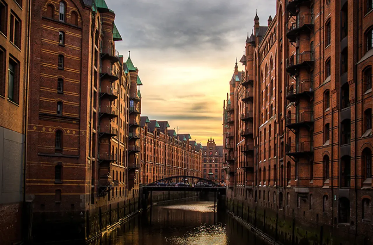 德国汉堡的河流和建筑